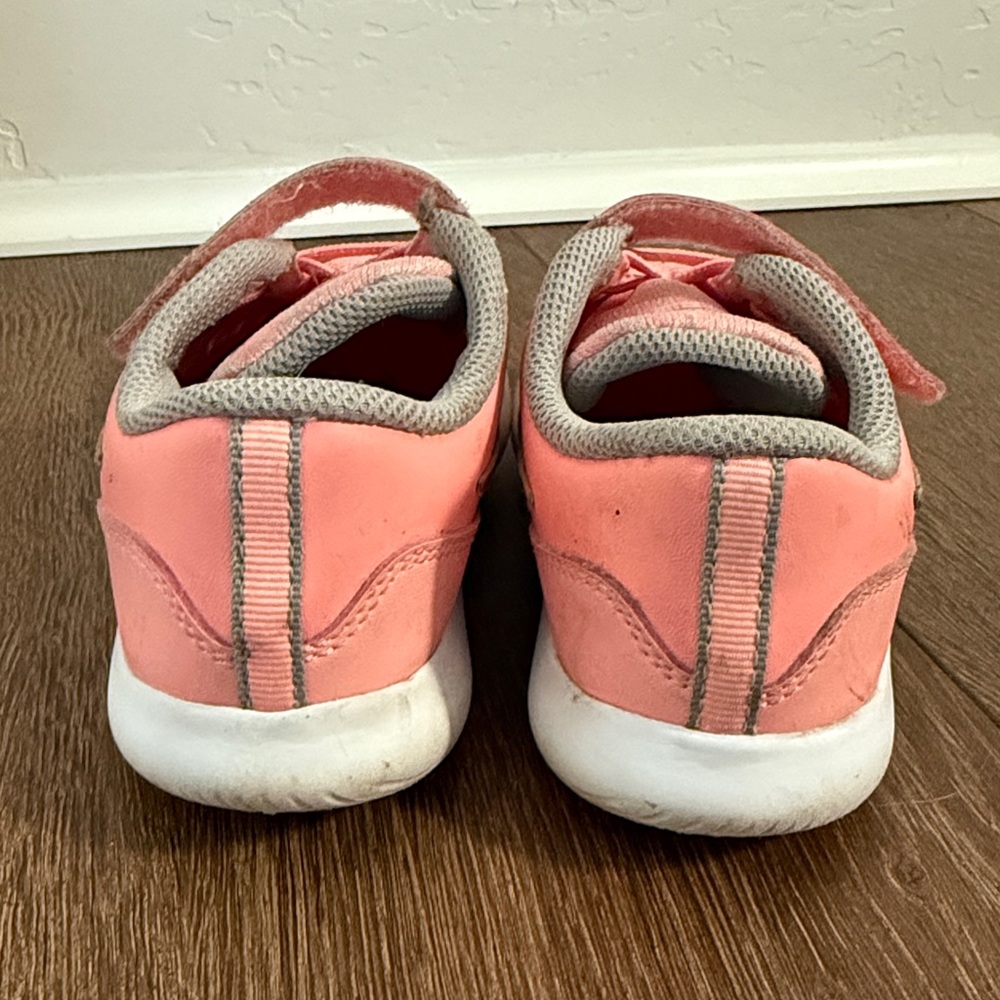 💗Nike Kids' Sneakers - Size 10c - Picture 6 of 8